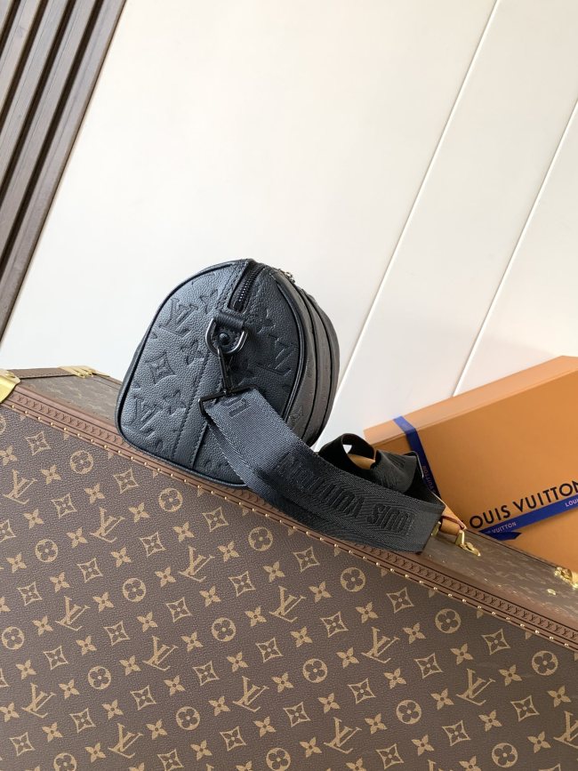 Louis Vuitton M26750 Keepall トラベルバッグ
