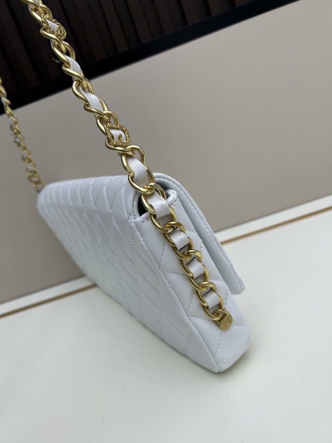 CHANELシャネル バゲット型クラッチバッグ（型番：8834）、サイズ：縦18×横38×奥行4 cm