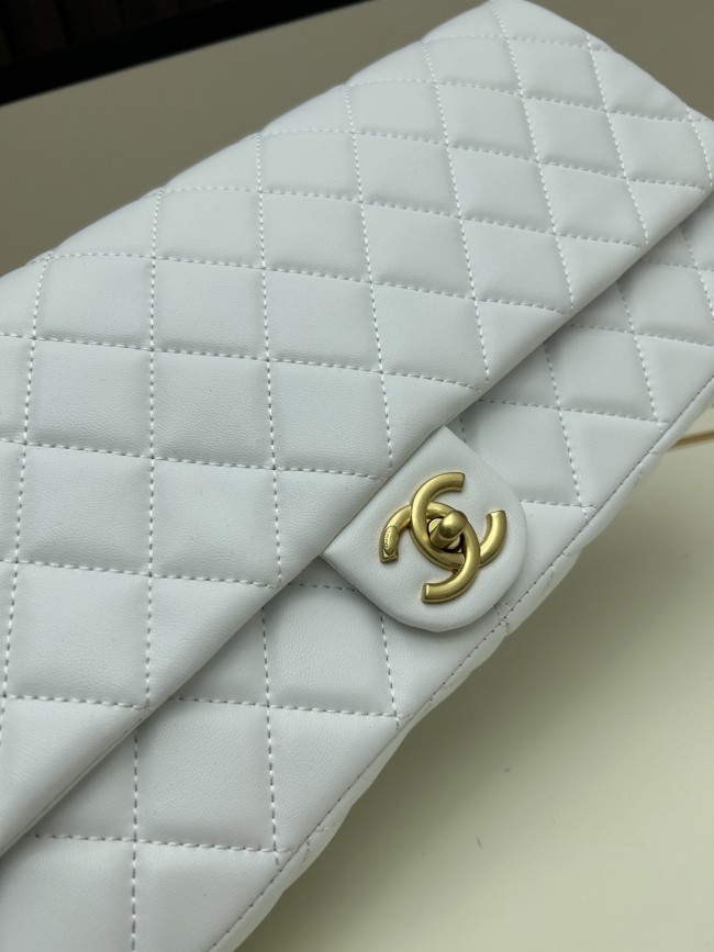 CHANELシャネル バゲット型クラッチバッグ（型番：8834）、サイズ：縦18×横38×奥行4 cm