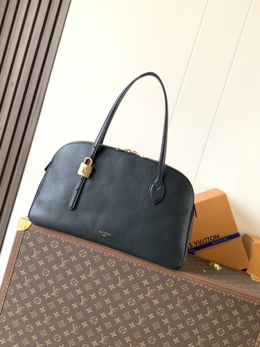 Louis Vuitton M26257 ブラック  バッグ