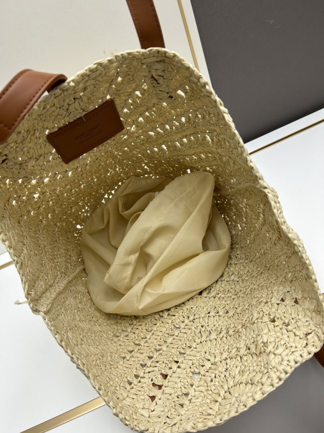CHANELシャネル草編みバッグ 型番1813サイズ：横48×縦34 cm