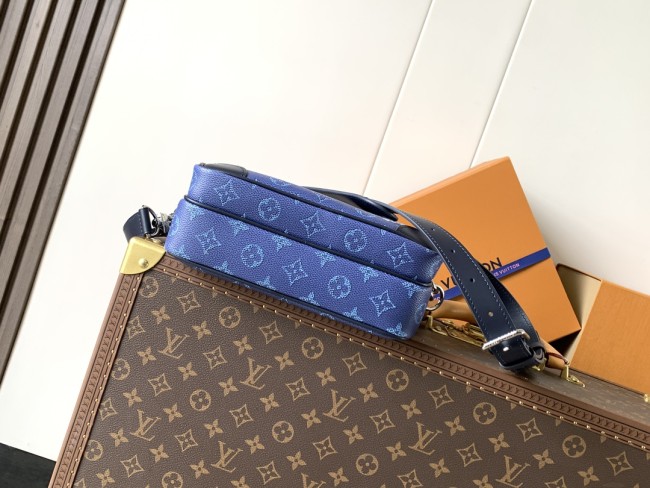 Louis Vuitton M26823 ブルー Nil メッセンジャーバッグ 