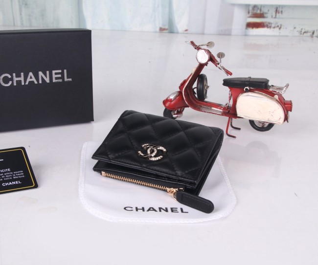 CHANELシャネル  2216 ミニバッグ カラー：キルティングブラック／ピンク／ベージュ／ラムスキンブラック サイズ：11×9×2 cm