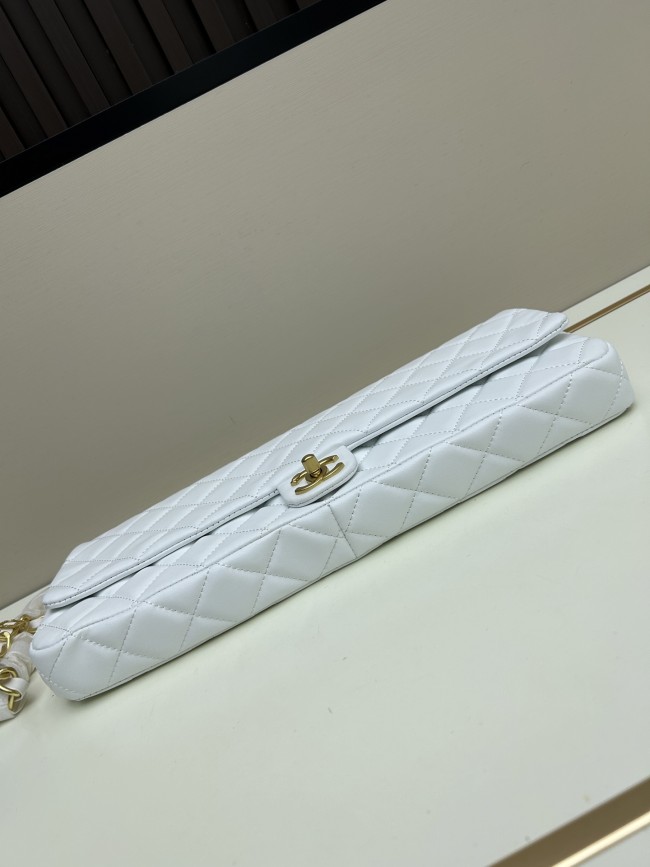 CHANELシャネル バゲット型クラッチバッグ（型番：8834）、サイズ：縦18×横38×奥行4 cm