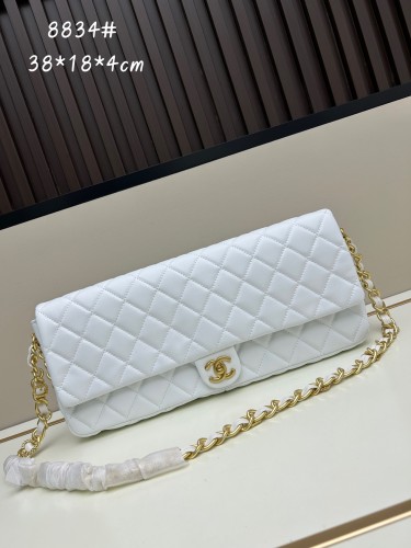 CHANELシャネル バゲット型クラッチバッグ（型番：8834）、サイズ：縦18×横38×奥行4 cm