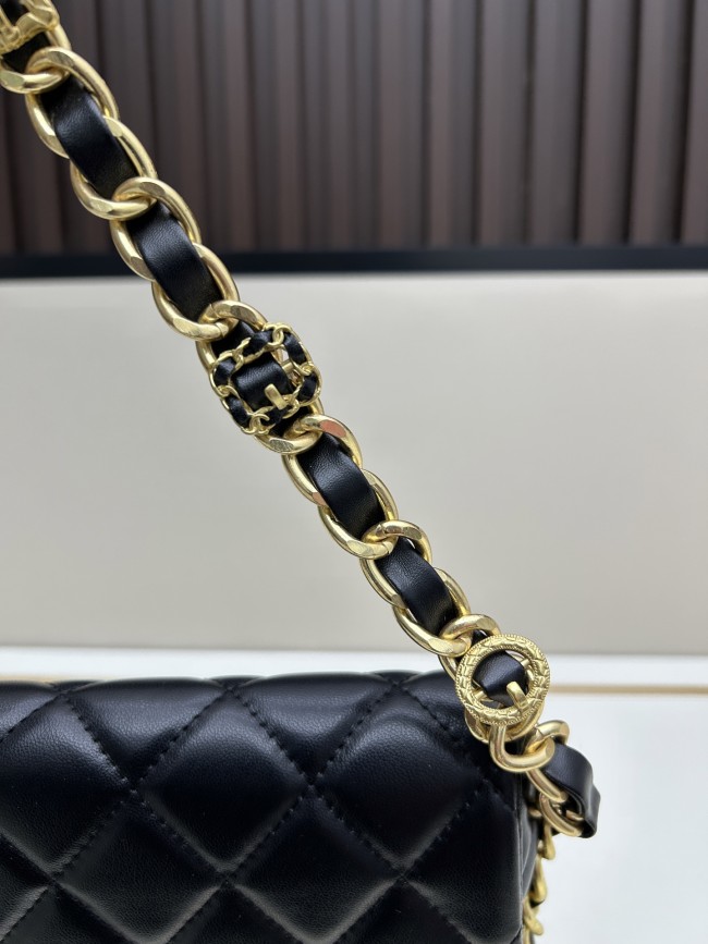CHANELシャネル バゲット型クラッチバッグ（型番：8834）、サイズ：縦18×横38×奥行4 cm