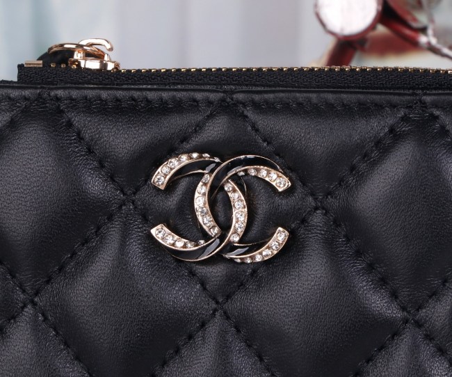 CHANELシャネル  2216 ミニバッグ カラー：キルティングブラック／ピンク／ベージュ／ラムスキンブラック サイズ：11×9×2 cm