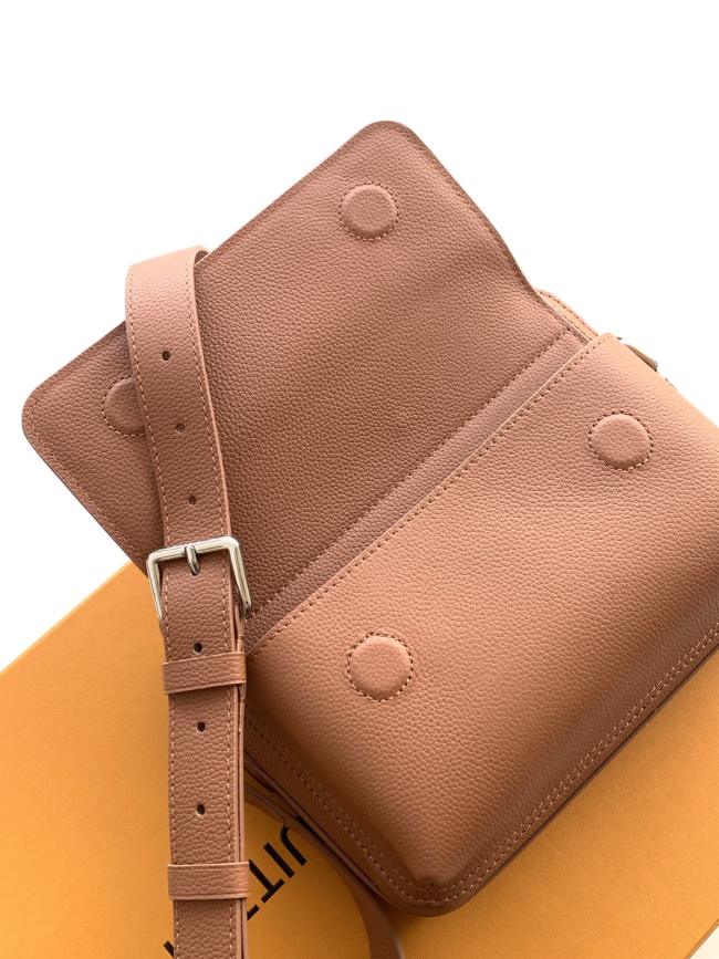Louis Vuitton M25981 ブラウン BOARDING メッセンジャーバッグ