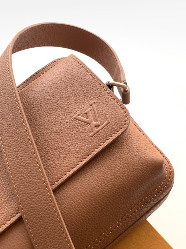 Louis Vuitton M25981 ブラウン BOARDING メッセンジャーバッグ