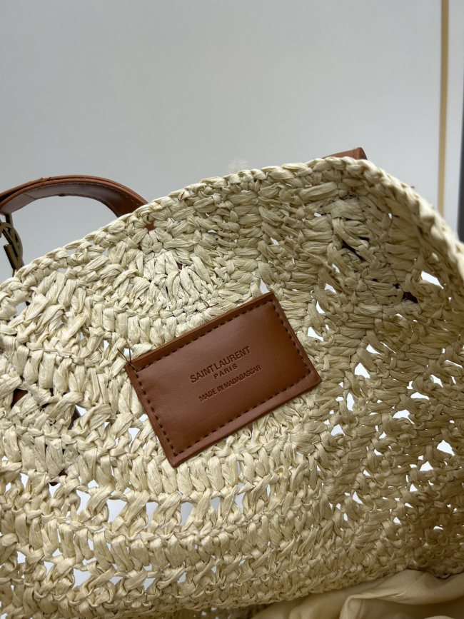 CHANELシャネル草編みバッグ 型番1813サイズ：横48×縦34 cm