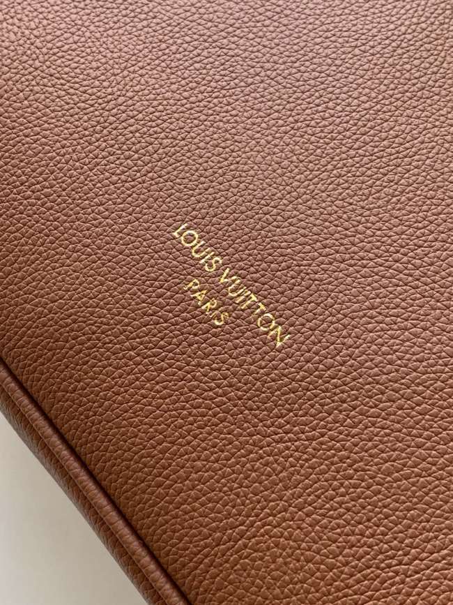 Louis Vuitton M26688 ブラウン  ダブルレイヤー セーターバッグ