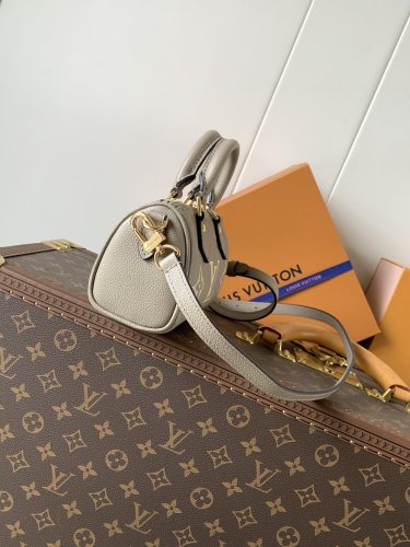 Louis Vuitton M82890 グレーエンボス ナノ・スピーディ ハンドバッグ