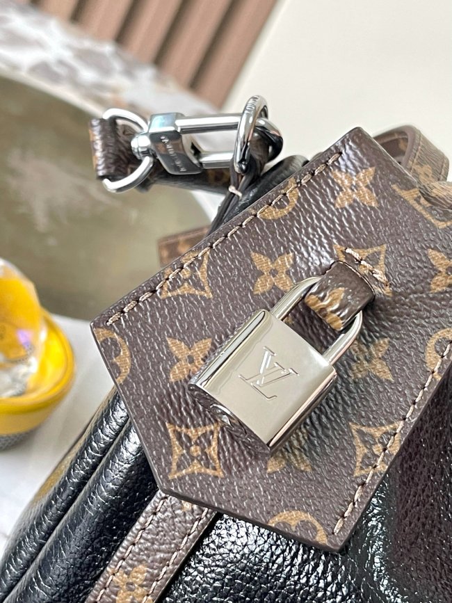 Louis Vuitton M27920 ブラックオイルドレザー エクスプレス スモール ハンドバッグ