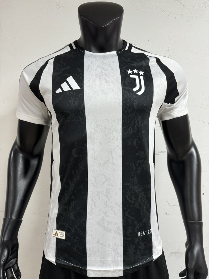 Player version 2425 Juventus home