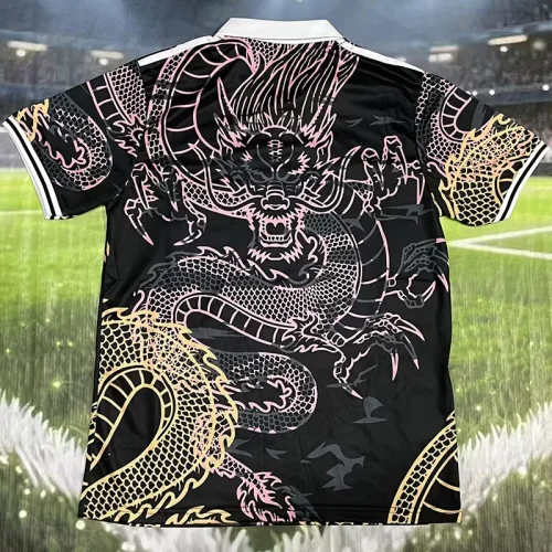 2025-26 RMA Black Special Edition Fans Training Shirts(粉金龙)