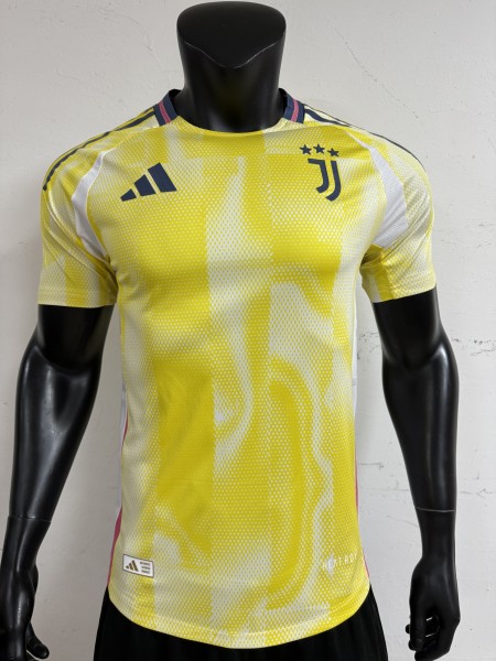 Player version 2425 Juventus away