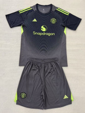 25-26 Man Utd Black GoalKeeper Kids Soccer Jersey (绿标)
