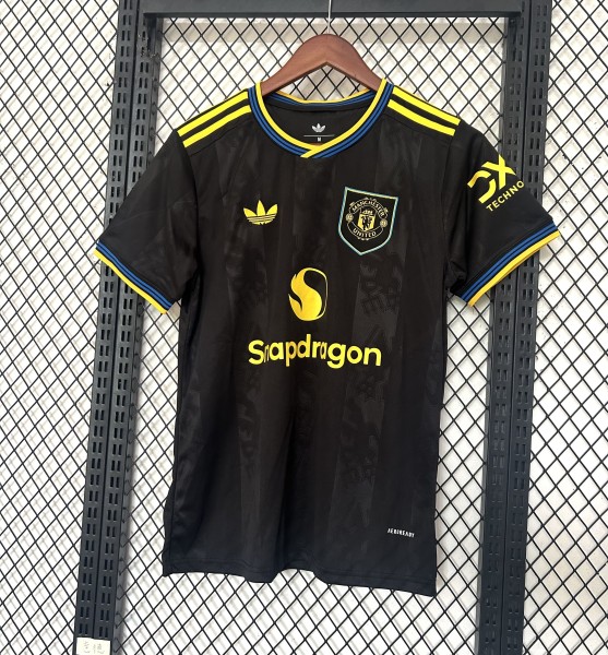 25-26 Juventus away jersey