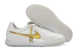 N White Flat Soccer Shoes 037
