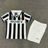 Retro 95/96 Juventus home kids kit