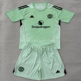 25/26 Manchester United goalkeeper kids kit light green