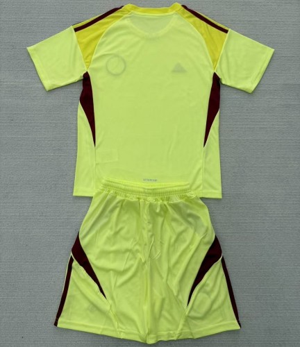 25/26 Celtic goalkeeper kids kit