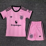25/26 Manchester United goalkeeper kids kit pink