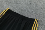 26-27 Man Utd  Short shirts and Long trousers Suit (圆领)