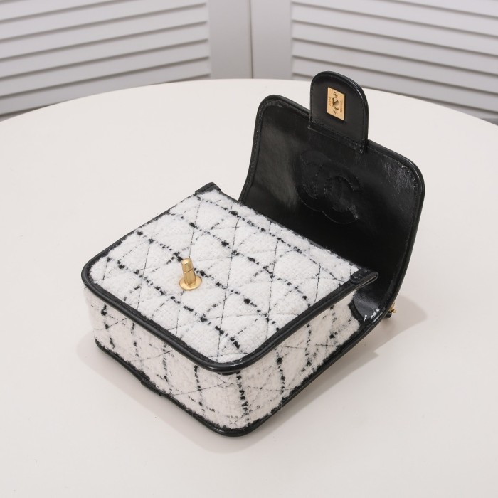 Chanel Chain Shoulder Bags Size 18*17*7cm Black White
