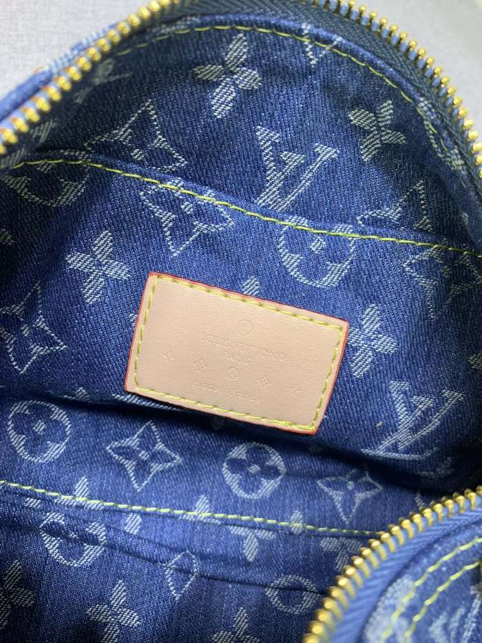 Louis Vuitton Monogram Eclipse Reverse Keepall 25 Travel Bags Size 25*15*11cm