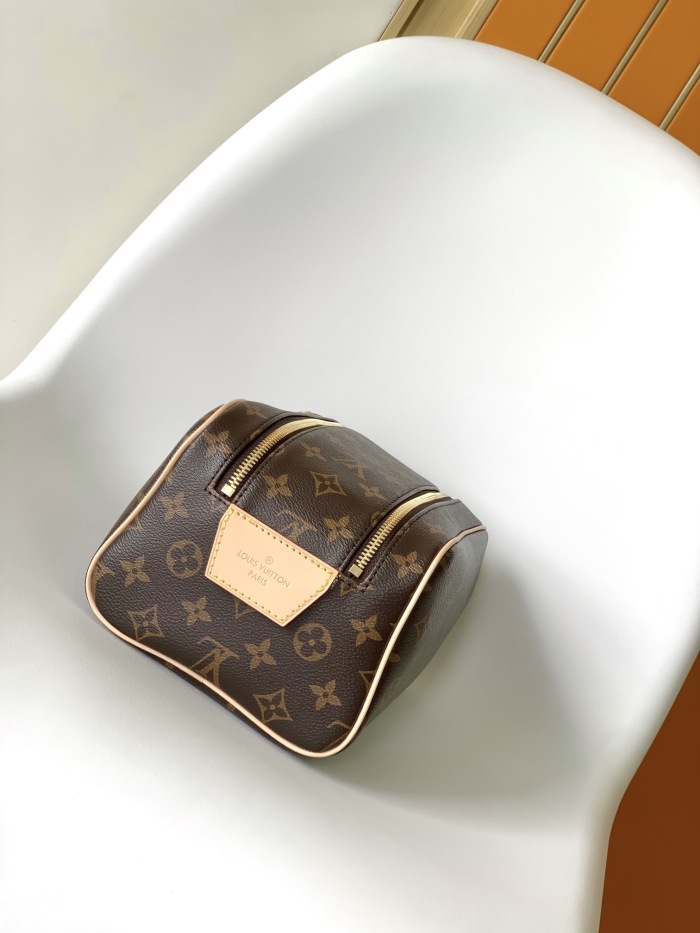 Louis Vuitton M44494 Clutch Bags Size 28*15*16.5cm