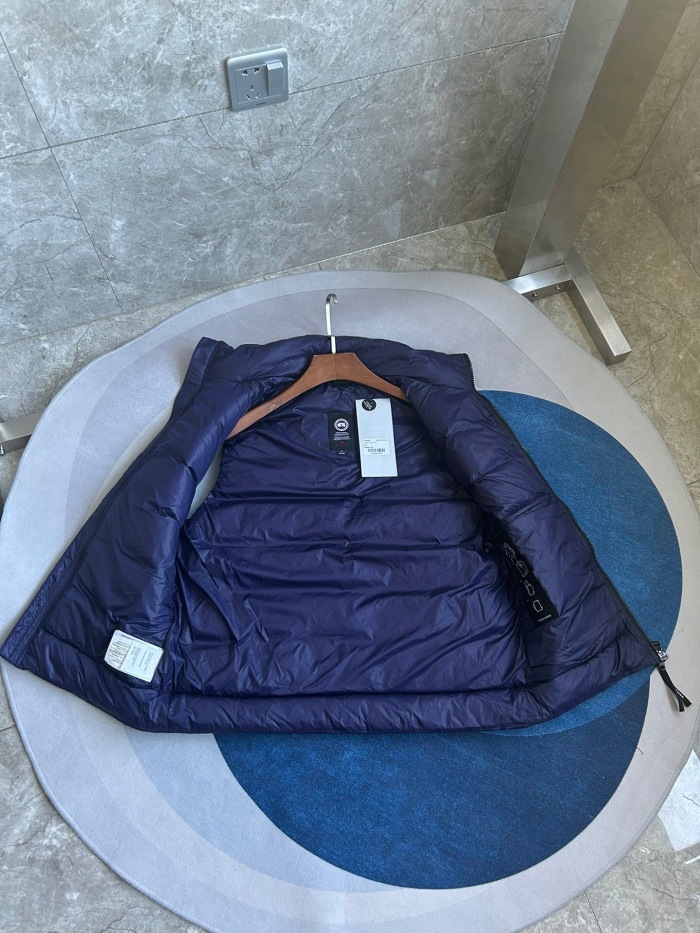 Canada Goose E2229 Crofton Vest-WD Men Winter Vest Size S-XXL