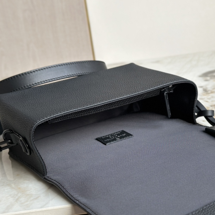 Louis Vuitton M82085 Fastline Wearable Wallet Men Bags Size 17.3*12*7cm