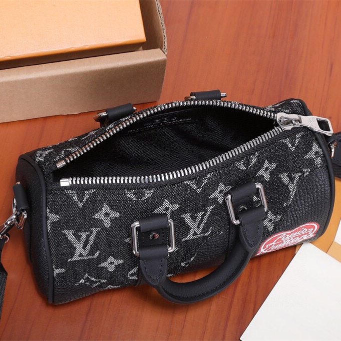 Louis Vuitton Mens Shoulder Bags 21*12*9cm