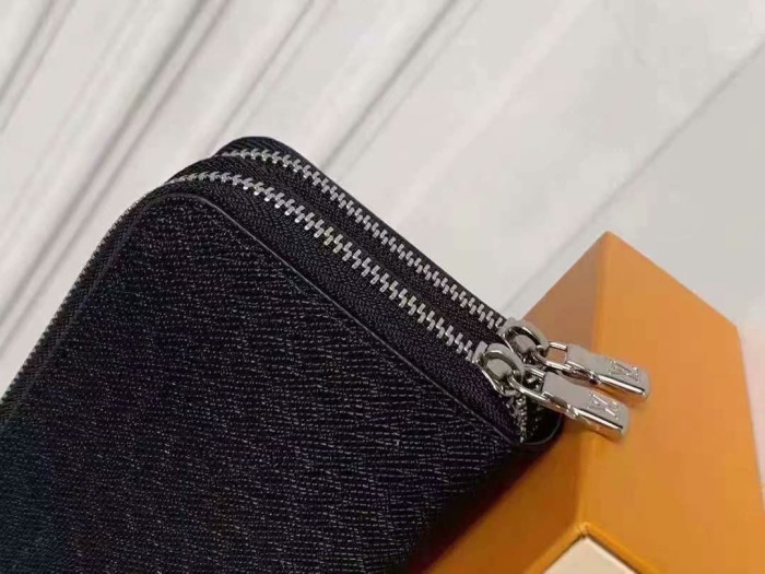 Louis Vuitton Men Wallet M61723 19*10*4cm