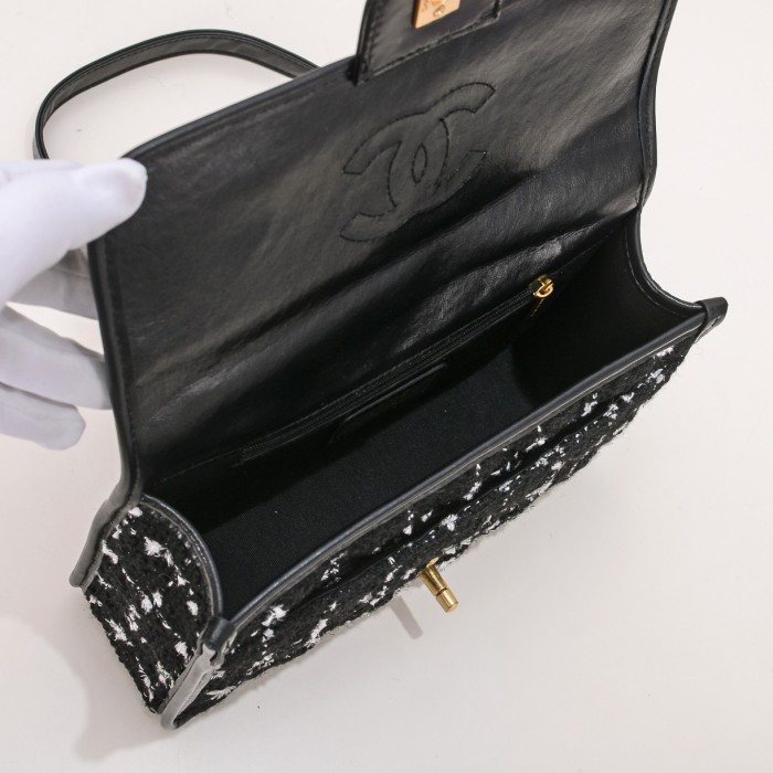 Chanel Chain Shoulder Bags Size 25*18*7cm Black White