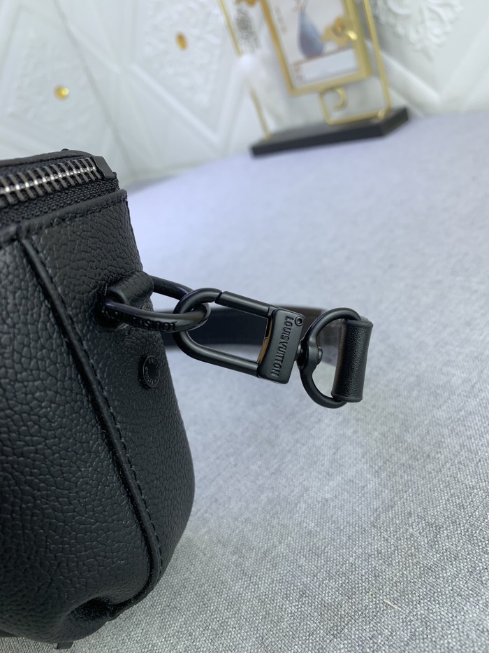 Louis Vuitton M83563 Pilot Shoulder Bags Size 20*12*5cm