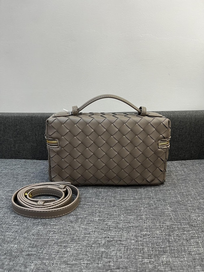 Bottega Veneta Vanity Case Shoulder Bags 24*13*6cm