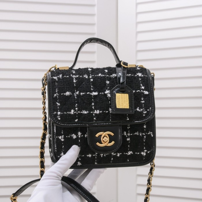 Chanel Chain Shoulder Bags Size 18*17*7cm Black White