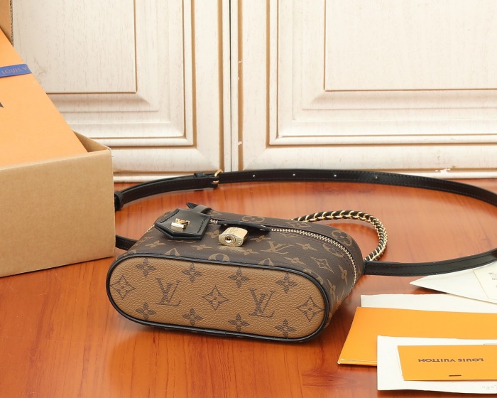 Louis Vuitton M47125 Vanity Chain Pouch Shoulder Bags Size 19*11*6cm