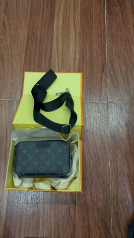 Louis Vuitton M81260 Alpha Wearable Wallet Men Bags Size 18.5*11*6.5cm
