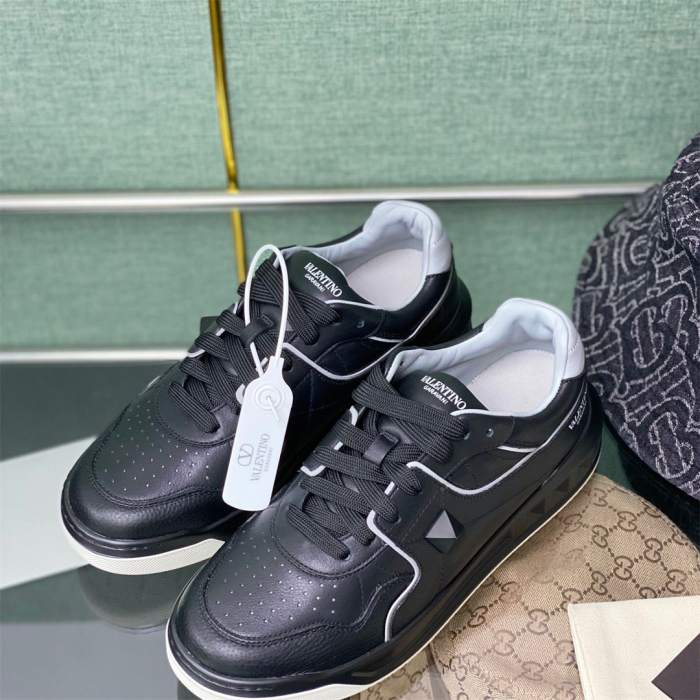 Valentino One Stud Low-Top Sneaker Size 36-45   10-Color