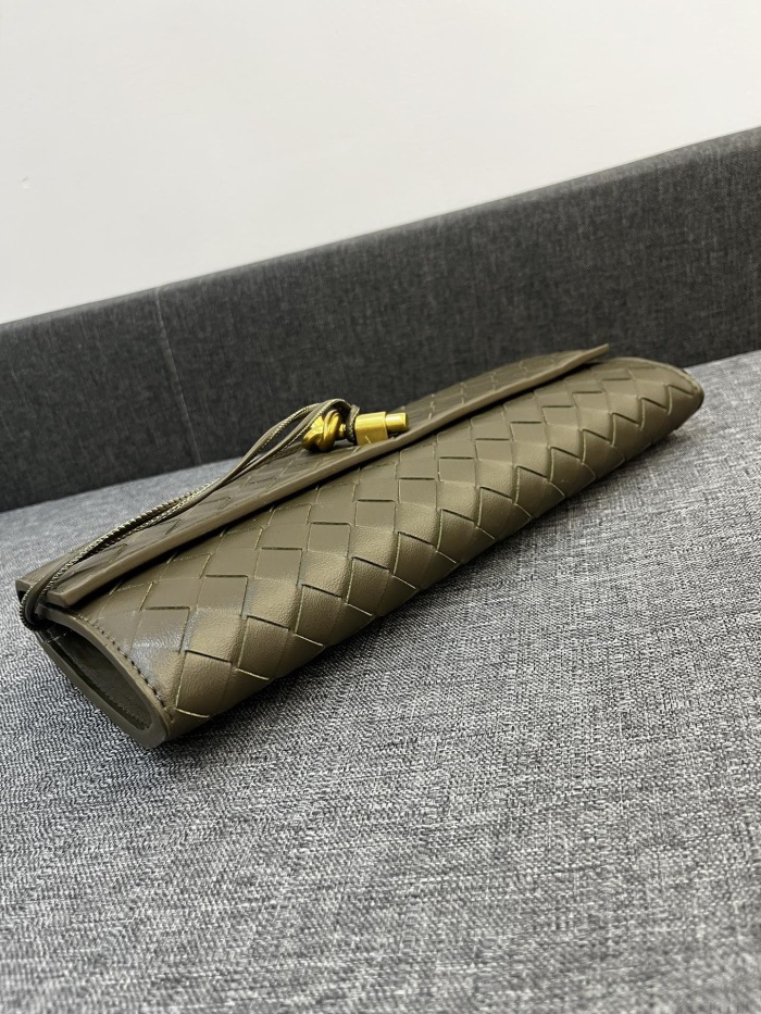 Bottega Veneta Andiamo Clutch 30*13*4cm