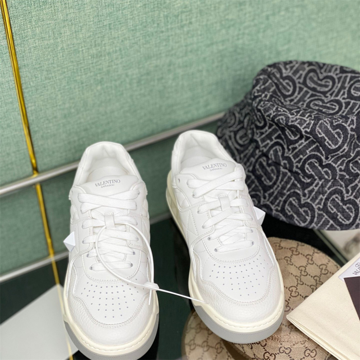 Valentino One Stud Low-Top Sneaker Size 36-45   10-Color
