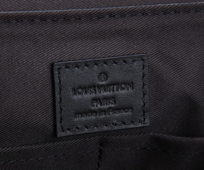 Louis Vuitton M57080 Aerogram Shoulder Bags Size 28*24*10cm