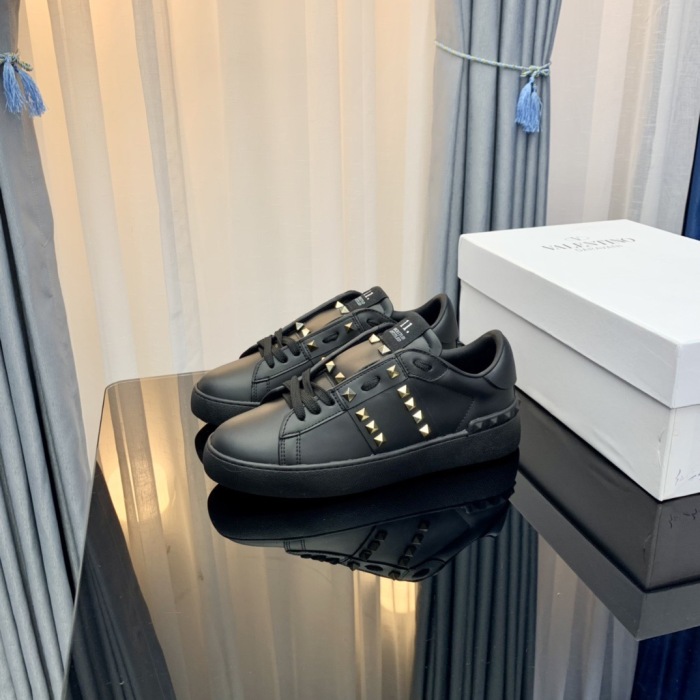 Valentino Rockstud Untitled Sneaker Size 36-45   2-Color