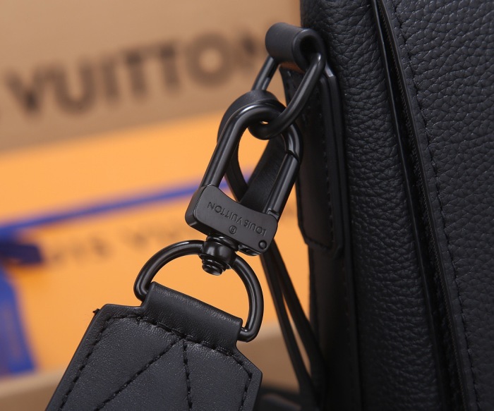Louis Vuitton M57080 Aerogram Shoulder Bags Size 28*24*10cm