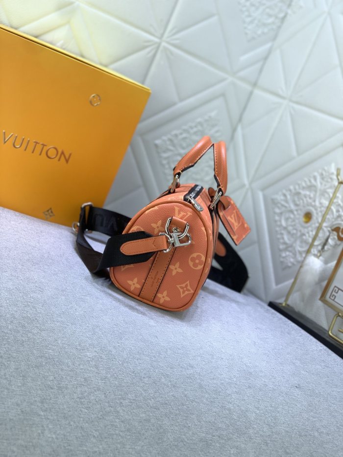 Louis Vuitton Monogram Eclipse Reverse Keepall 25 Travel Bags Size 25*15*11cm
