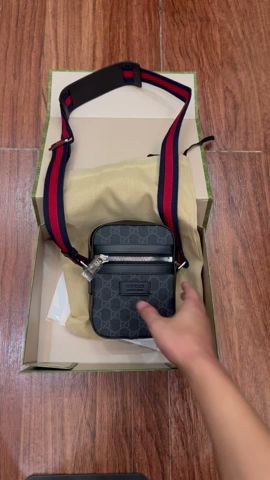 Gucci GG Supreme Black Messenger Bags for Men Size 18*14.5*6cm