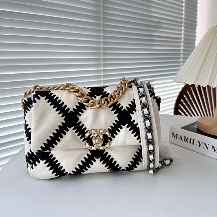 Chanel Women Shoulder Bags 25cm